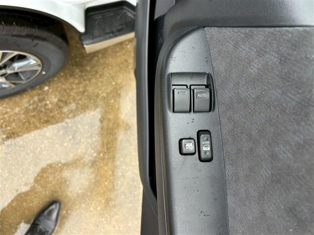 TOYOTA HIACE wagon 2025