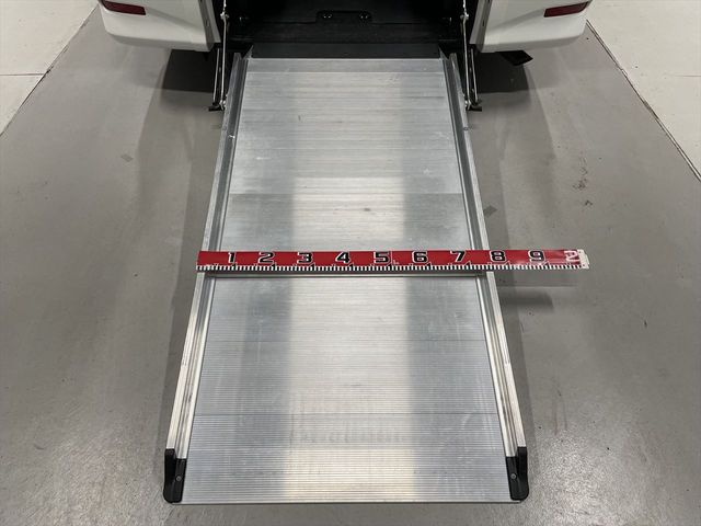 TOYOTA VELLFIRE 2012