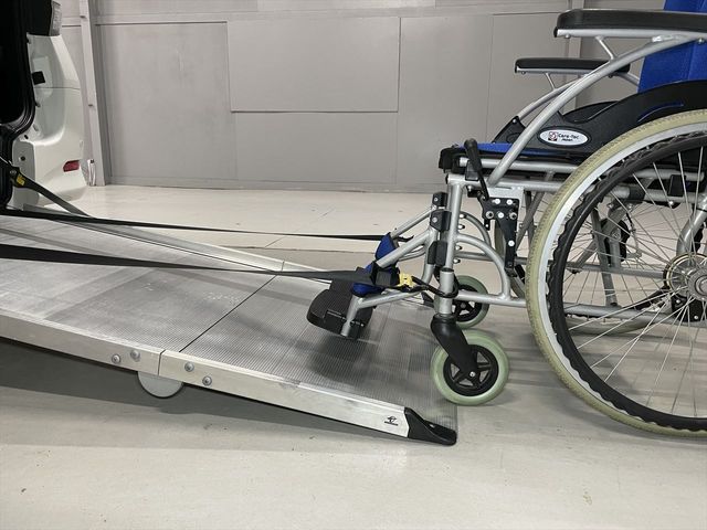 TOYOTA VELLFIRE 2012