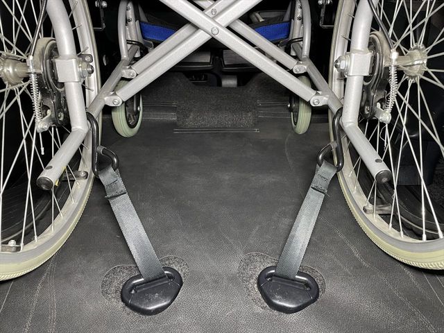 TOYOTA VELLFIRE 2012