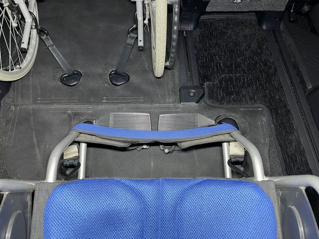 TOYOTA VELLFIRE 2012