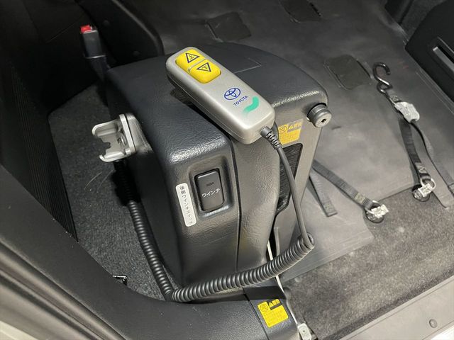 TOYOTA VELLFIRE 2012