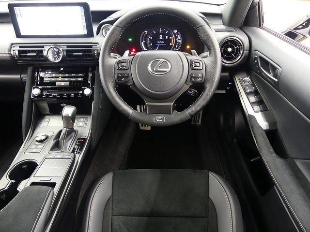 TOYOTA LEXUS IS500 2023