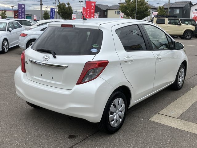 TOYOTA VITZ 2013