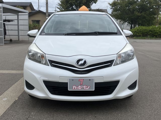 TOYOTA VITZ 2013