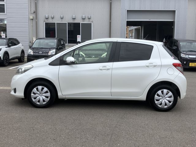 TOYOTA VITZ 2013