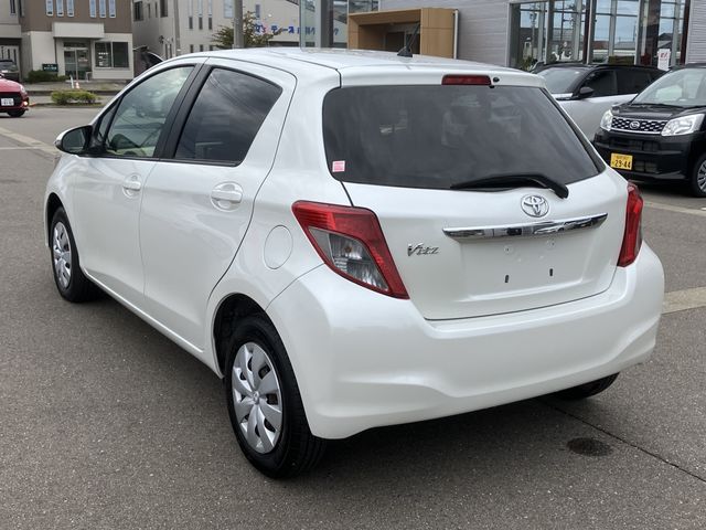 TOYOTA VITZ 2013