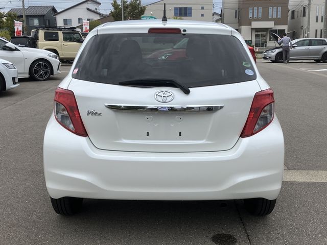 TOYOTA VITZ 2013