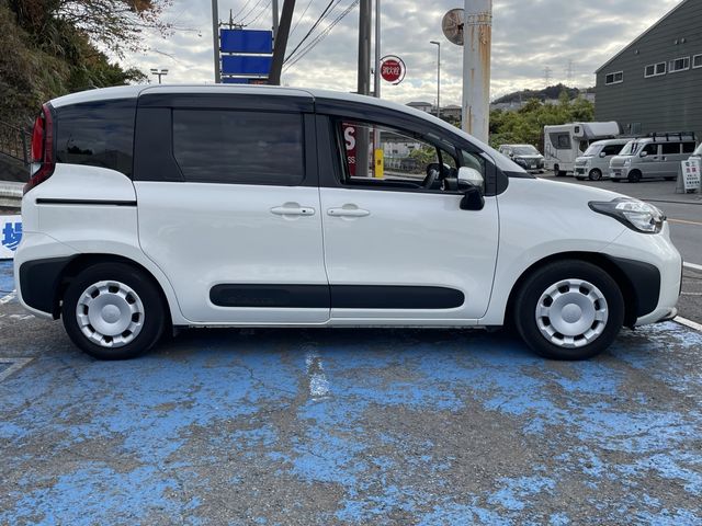 TOYOTA SIENTA HYBRID 2023