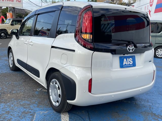 TOYOTA SIENTA HYBRID 2023