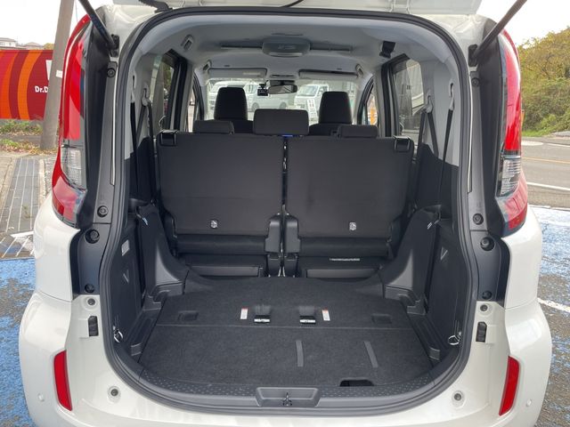 TOYOTA SIENTA HYBRID 2023