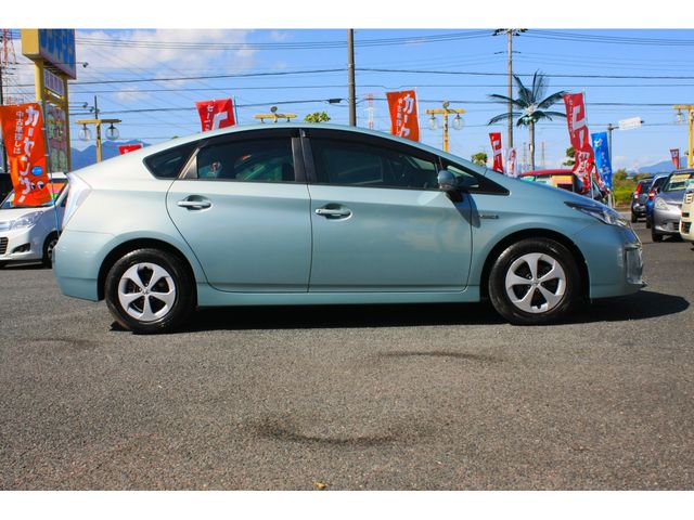 TOYOTA PRIUS 2012