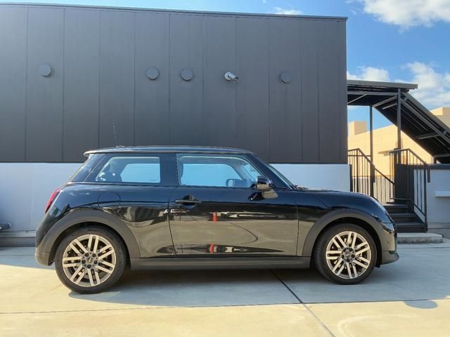 BMW MINI COOPER 2024