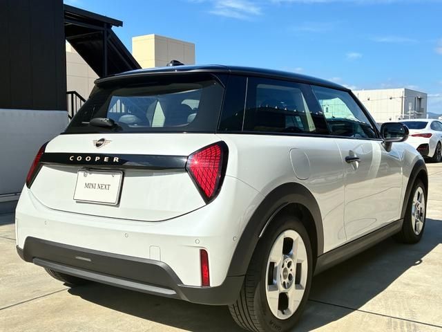 BMW MINI COOPER 2024