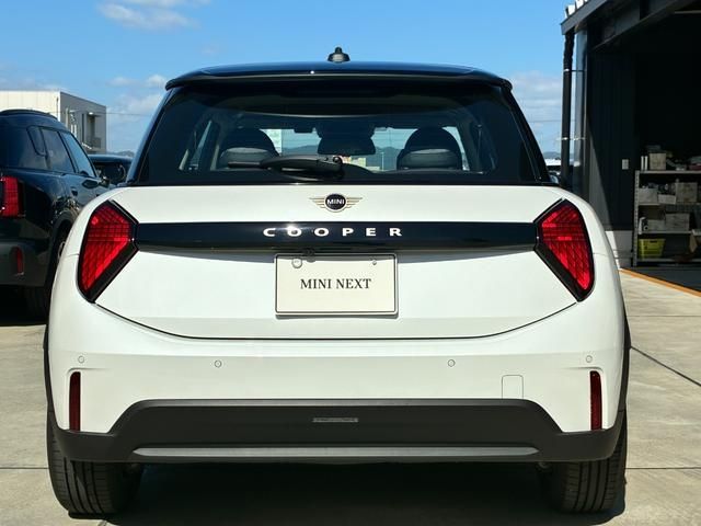 BMW MINI COOPER 2024