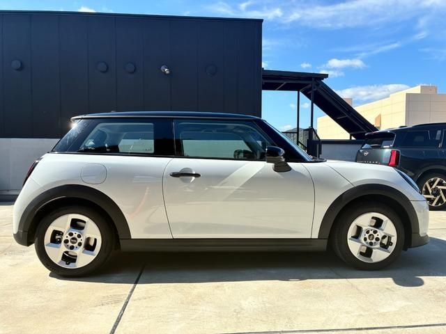 BMW MINI COOPER 2024