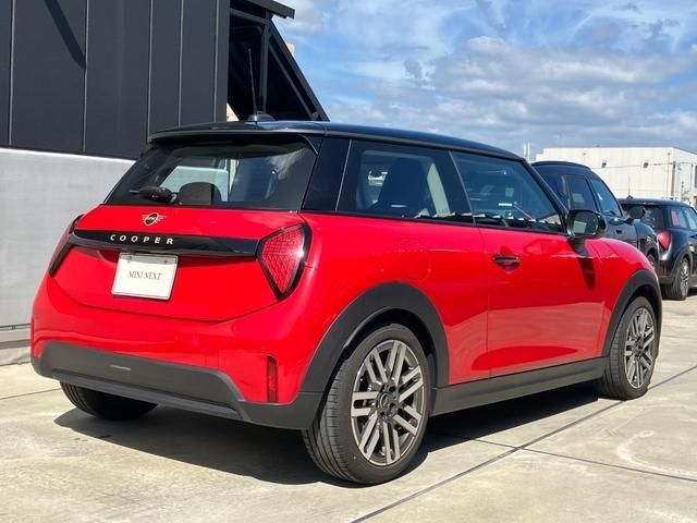 BMW MINI COOPER 2024