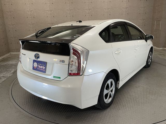 TOYOTA PRIUS 2015