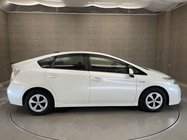 TOYOTA PRIUS 2015