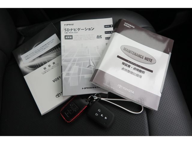 TOYOTA VOXY HYBRID 2017