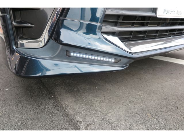 TOYOTA VOXY HYBRID 2017