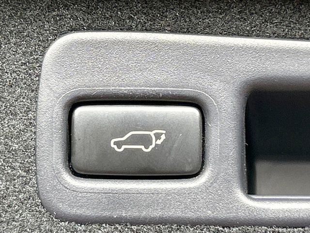 TOYOTA HARRIER HYBRID 2018