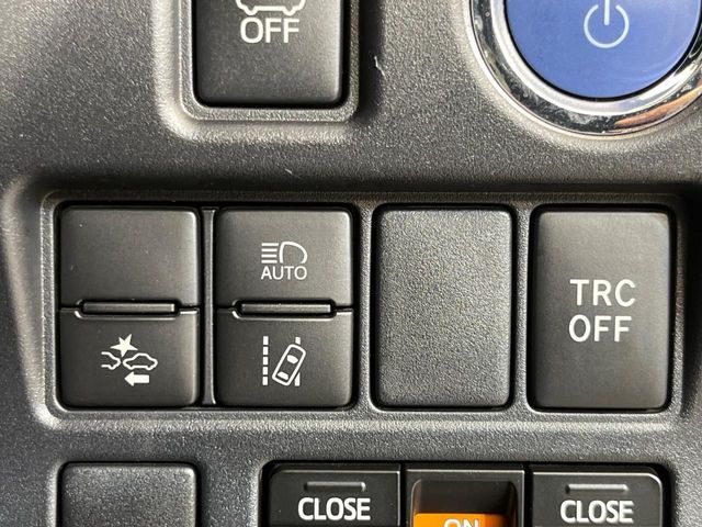 TOYOTA ESQUIRE HYBRID 2018