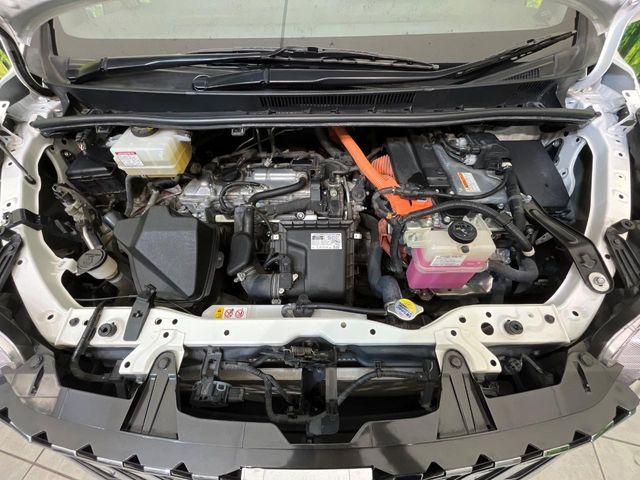 TOYOTA ESQUIRE HYBRID 2018