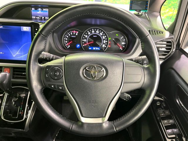 TOYOTA VOXY 2019
