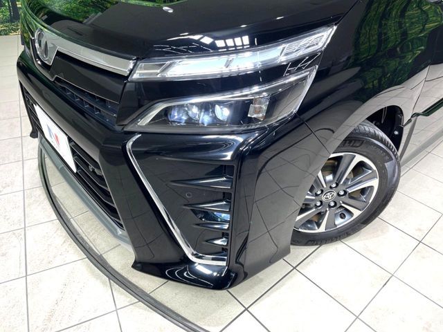 TOYOTA VOXY 2019