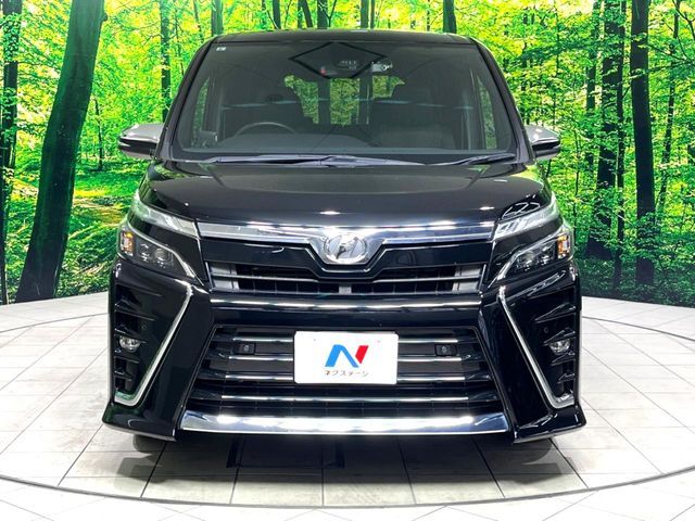 TOYOTA VOXY 2019