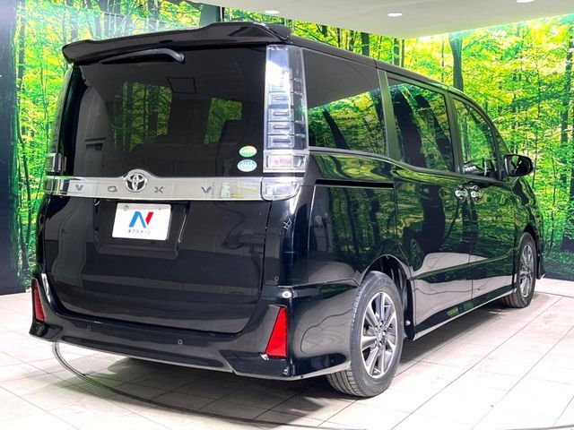 TOYOTA VOXY 2019