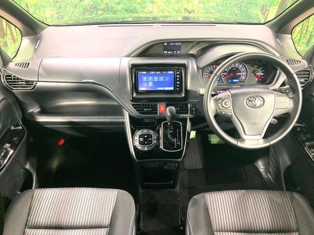 TOYOTA VOXY 2019