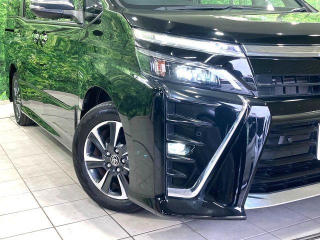 TOYOTA VOXY 2019