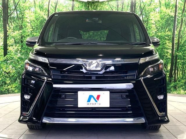 TOYOTA VOXY 2019