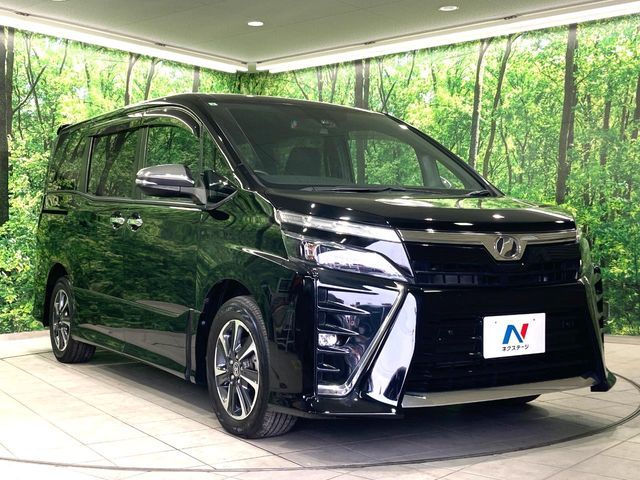TOYOTA VOXY 2019
