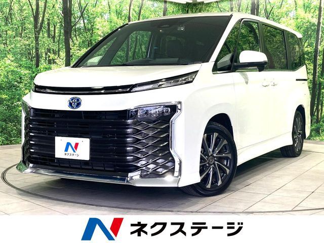 TOYOTA VOXY HYBRID 2023