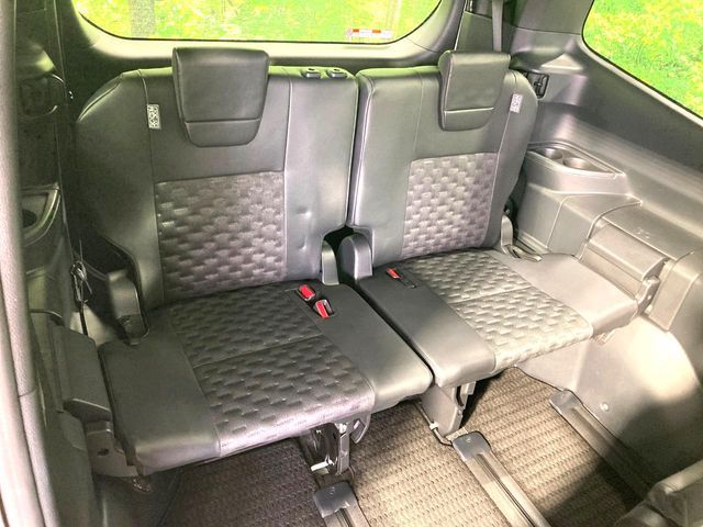 TOYOTA VOXY HYBRID 2023