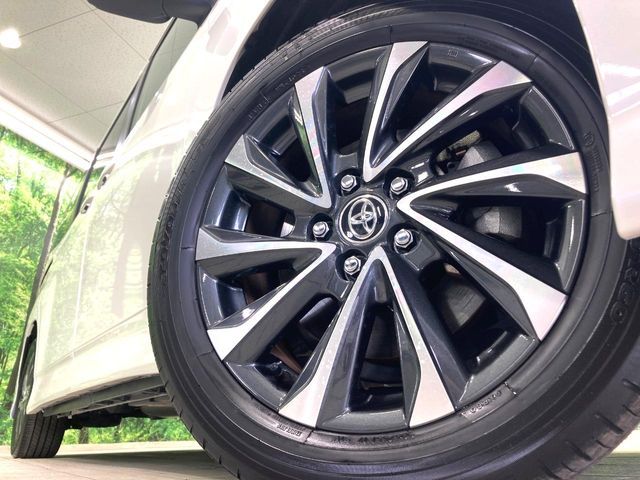 TOYOTA VOXY HYBRID 2023