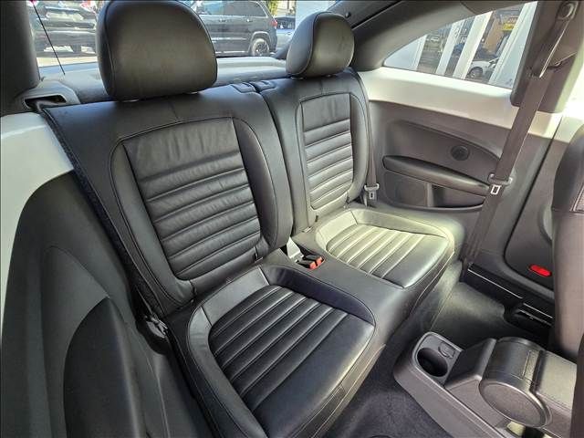 VOLKSWAGEN VOLKSWAGEN The BEETLE 2012