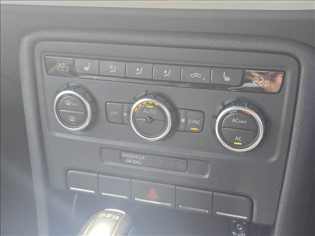 VOLKSWAGEN VOLKSWAGEN The BEETLE 2012