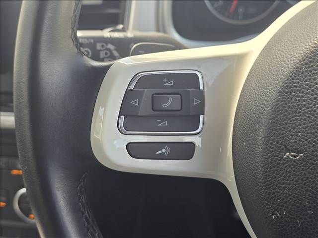 VOLKSWAGEN VOLKSWAGEN The BEETLE 2012