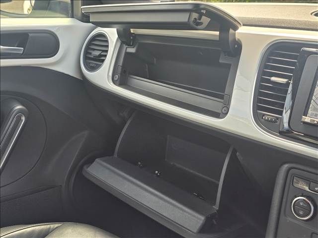 VOLKSWAGEN VOLKSWAGEN The BEETLE 2012