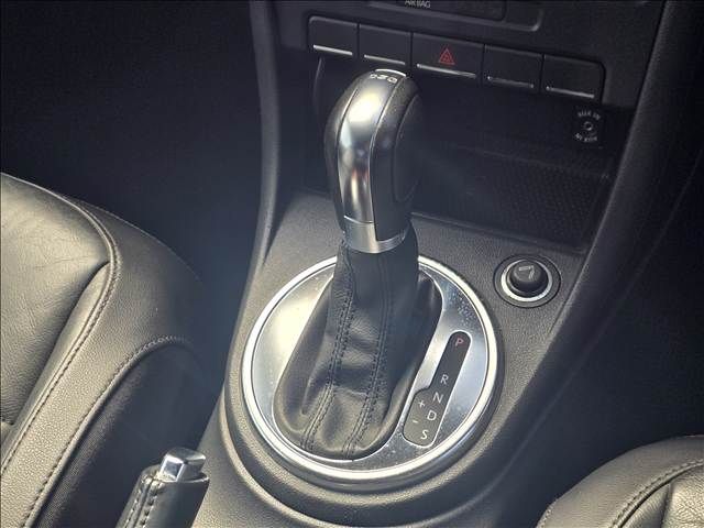 VOLKSWAGEN VOLKSWAGEN The BEETLE 2012