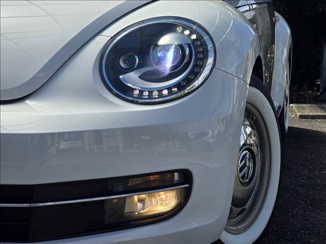 VOLKSWAGEN VOLKSWAGEN The BEETLE 2012