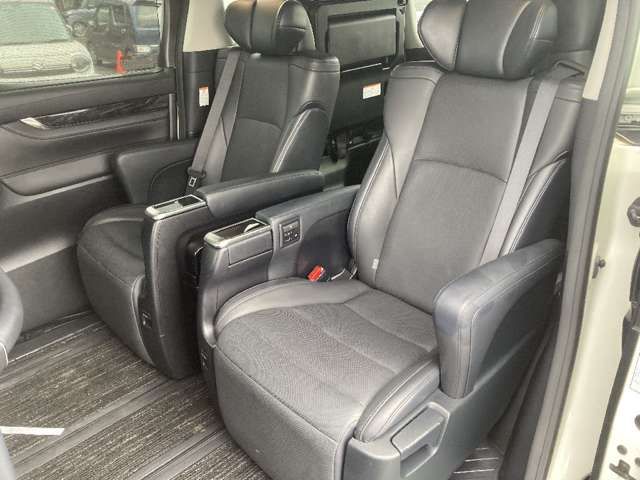 TOYOTA ALPHARD hybrid 4WD 2018