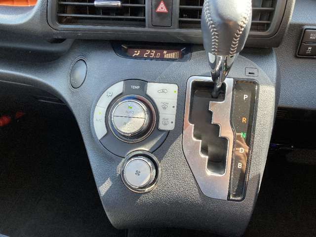 TOYOTA SIENTA HYBRID 2016