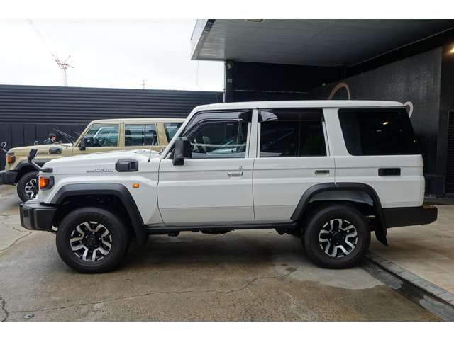 TOYOTA LANDCRUISER 70 2023