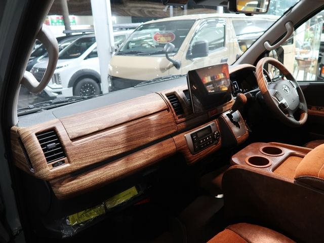 TOYOTA HIACE van 4WD 2025