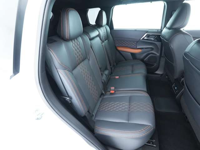 MITSUBISHI OUTLANDER PHEV 2023